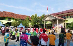 Senam Sehat & Jalan Sehat PGRI se-Kecamatan Glagah Meriahkan Hari Guru Nasional 2025 di MTsN 2 Lamongan